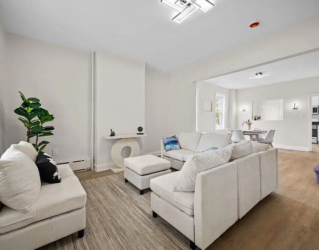 Photo - 7608 Chelwynde Ave