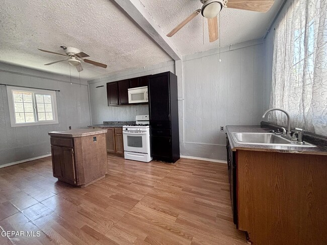 Photo - 14565 Hendrik Dr