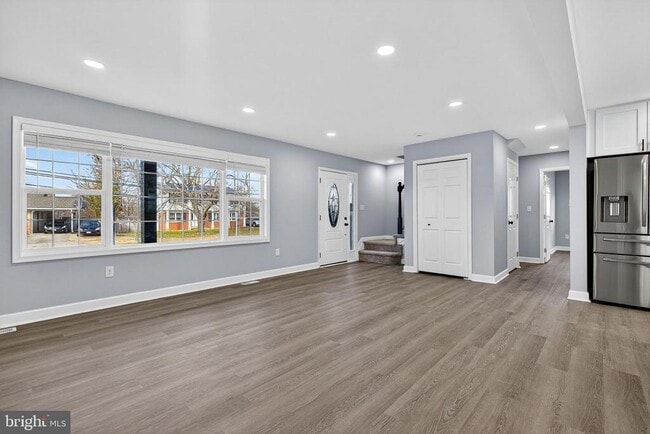 Photo - 2403 Kingsway Rd