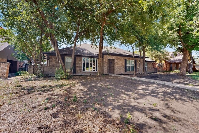 Photo - 2308 Chamberlain Dr
