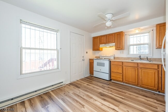 Building Photo - 394 S 8th St Rental