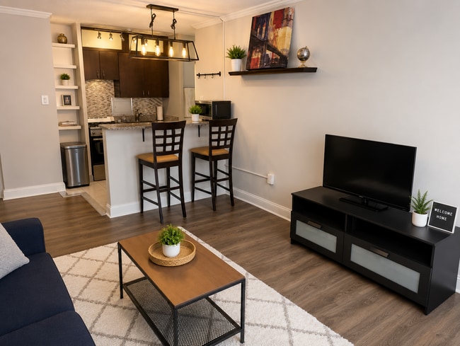 Living Room - 2101 Chestnut St Unit 304