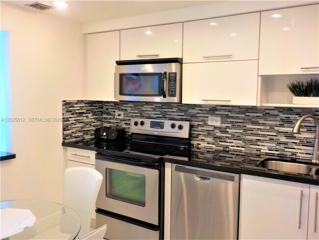 Building Photo - 20225 NE 34th Ct Unit 618