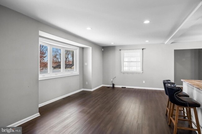 Photo - 2211 New Albany Rd