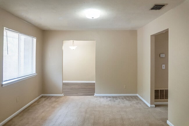 Photo - 709 Pointe Ct Unit B