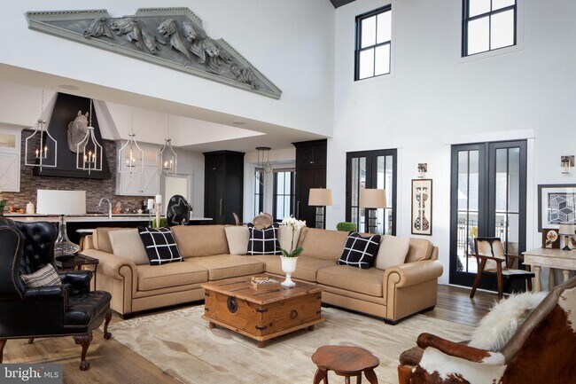 Photo - 110 Munn Ln E