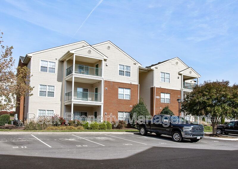 Photo - 9611 Links Way