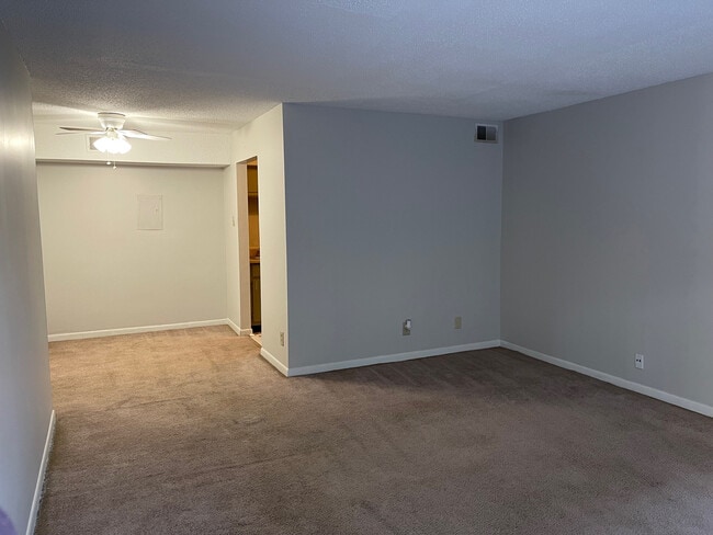 Sala de estar - Carson Crest Apartments & Townhomes
