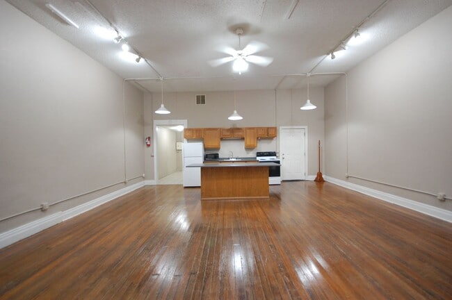 Building Photo - 717.5 Story St Unit 717.5