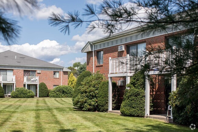 Beautifully landscaped grounds - Princeton Green Apartments