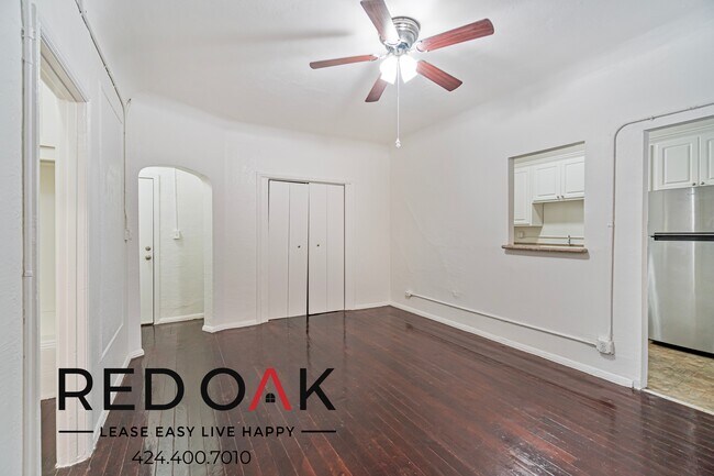 Photo - ~1 Month FREE~ Stylish Studio with Kitchen... Unit 205