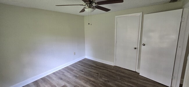 Photo - 2116 Mc Millan St