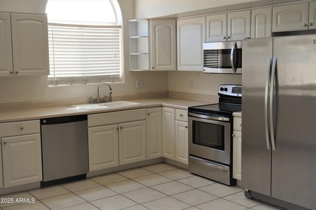 Photo - 1517 Skyline Ave