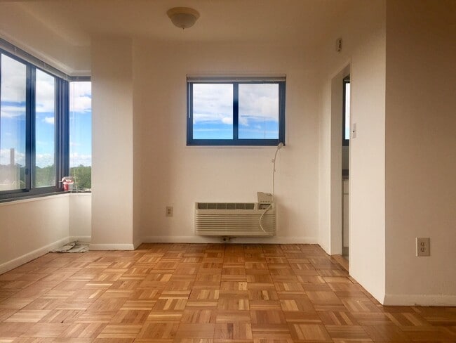 Photo - GREAT CORNER VIEWS! Wood floor Condo in Perfect DC Location Overlooking McLean Gardens