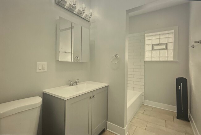 Photo - 7600 N Sheridan Rd
