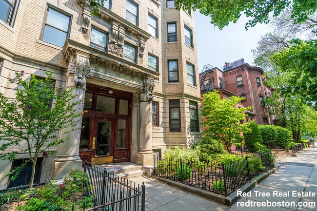 11 Queensberry St Unit 26
