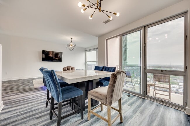 Photo - 307 W Trade St Unit 1802,