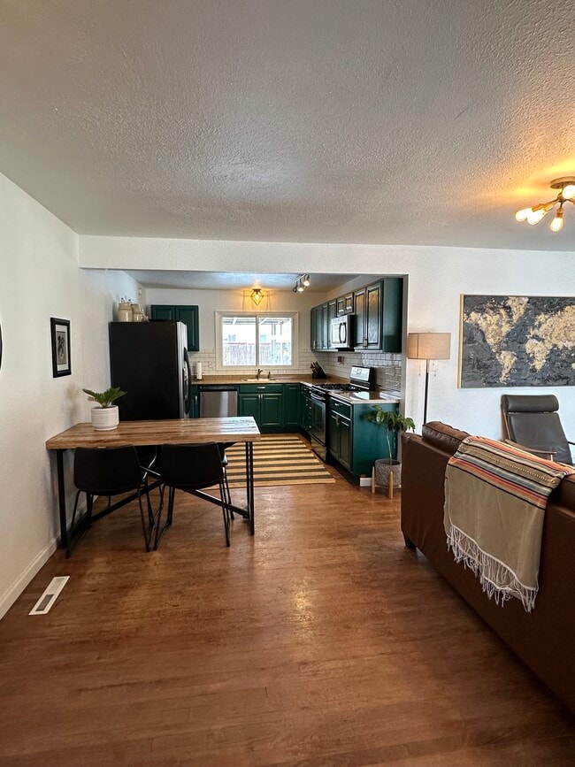 Photo - 120 Everett Dr