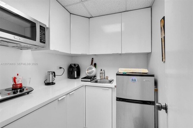 700 Biltmore Way Unit 1017