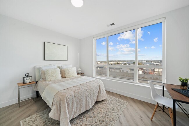 Photo - 17 Ave E Unit 506