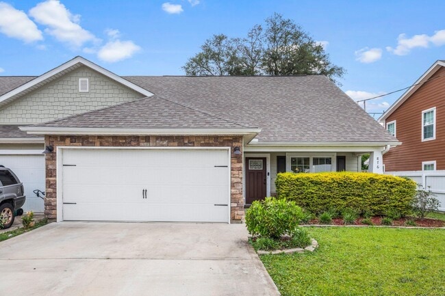 Photo - 876 Fairview Dr Townhome