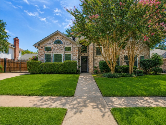 Building Photo - Exceptional Bedford Home with Pool – Your Backyard Getaway Awaits