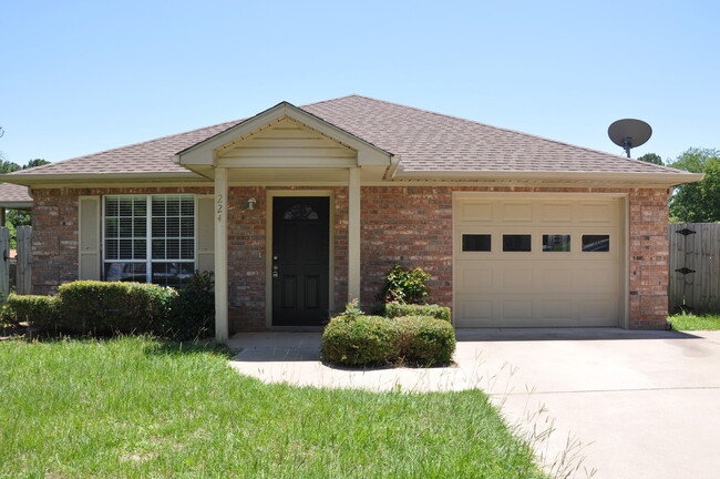 COMING SOON! Updated 3 Bedroom in Lindale ... - COMING SOON! Updated 3 Bedroom in Lindale ... House