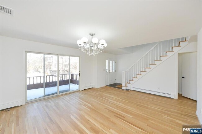 Photo - 472 Central Blvd