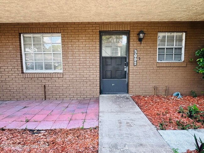 Building Photo - 3092 Sir Hamilton Cir Unit 4
