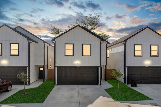 Building Photo - 1071 St Clair St