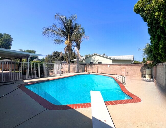 Photo - 9601 Comanche Ave Casa