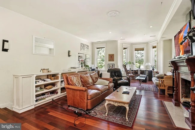 Photo - 506 M St NW Unidad 2