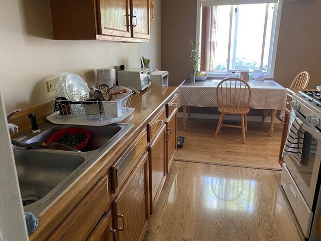 Photo - 221 Grissom Ln