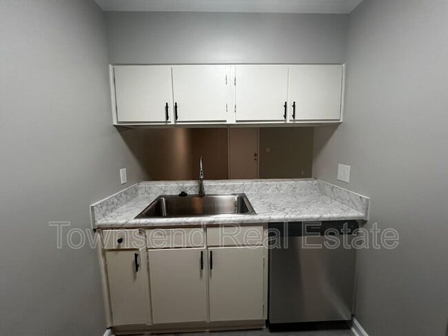Photo - 5853 Century Oaks Dr