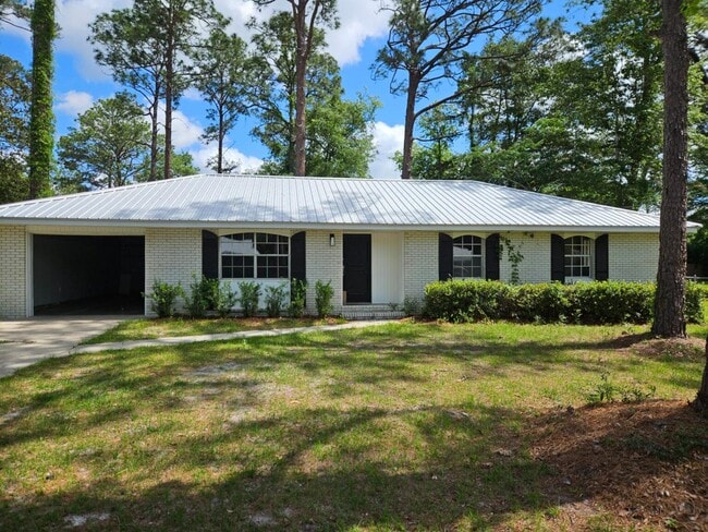 Building Photo - 15 Sylvan Dr