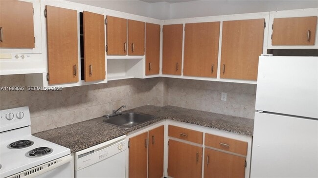 Photo - 16950 W Dixie Hwy Unit A228