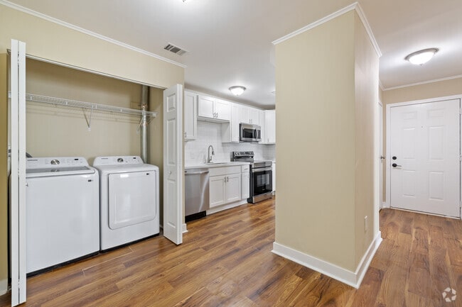 3BR, 2BA - 1,100SF - Kitchen/Dining Room - The Vue @ 322