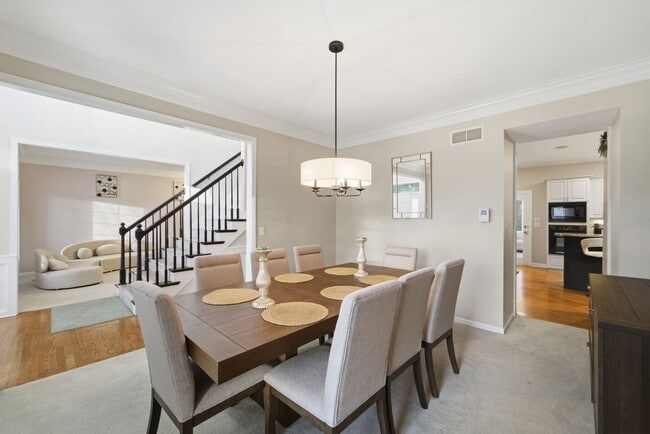 Photo - TIMELESS COMFORT!! 4 Bedroom, 4 Bathroom Home in Urbandale!