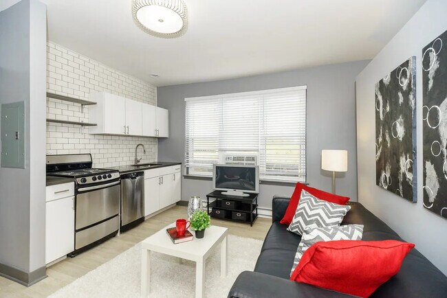 Photo - 944 W Montrose Ave