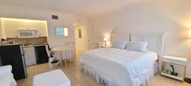 Photo - 11863 Wimbledon Cir Condo Unit 403
