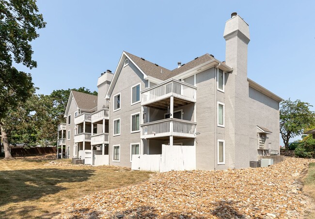 Photo - Shawnee Condo all redone close to Shops an...