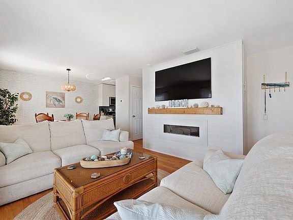 Photo - 5102 Coquina Key Dr SE