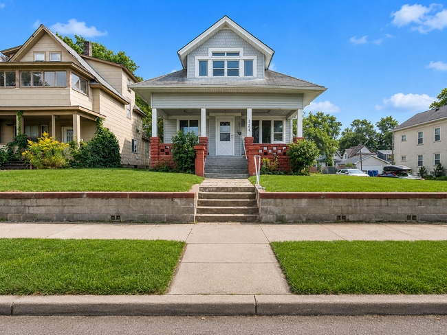 Building Photo - 8 Bedroom 3 Bathroom House Available August - Close to Campus - August 1 or ASAP Move In!