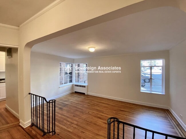 Building Photo - 135 W 225th St Unit 1J