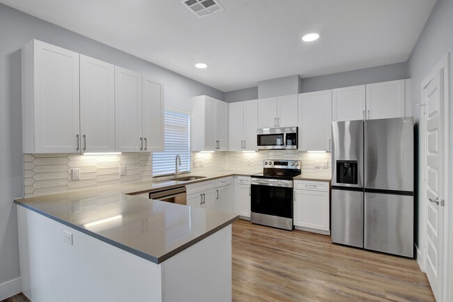 Building Photo - 28325 Birnham Woods Dr Unit 525 Rental