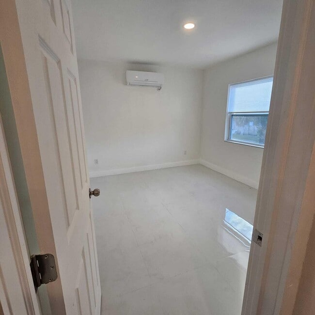 Photo - 206 NE 13th St