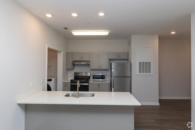 2BR, 2BA - 997SF - Kitchen