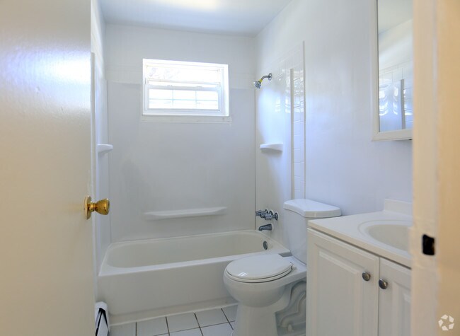 BATHROOM 3BR - Knox Village