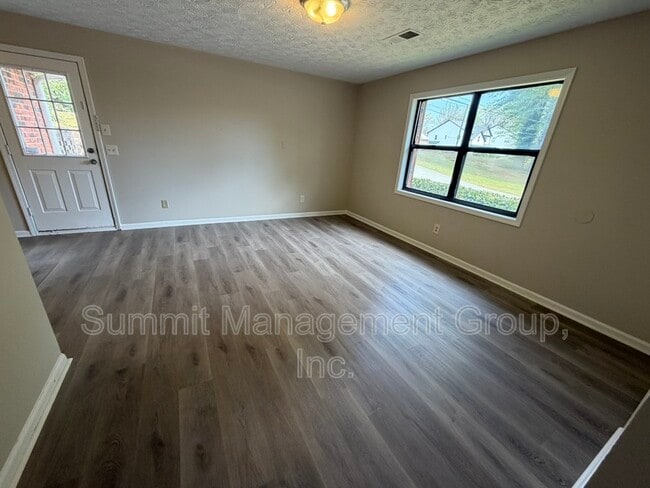 Photo - 1035 Eastview Rd NE