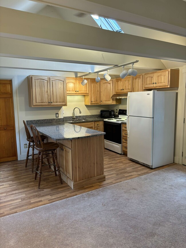 Building Photo - 68 Court St Unit 1 Rental